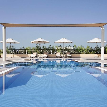 Moevenpick Hotel Apartments Al Mamzar Dubai Bagian luar foto The swimming pool at the hotel
