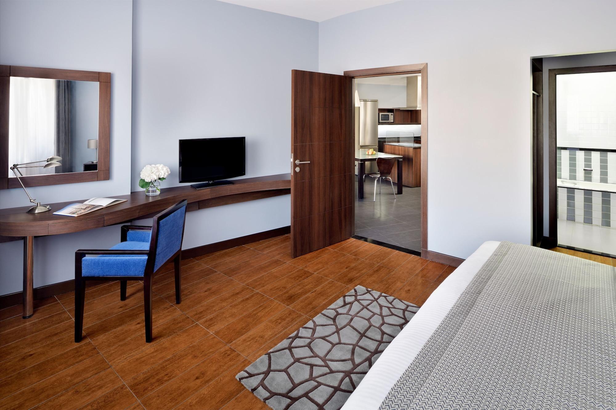 Moevenpick Hotel Apartments Al Mamzar Dubai Bagian luar foto A typical bedroom at the residence halls