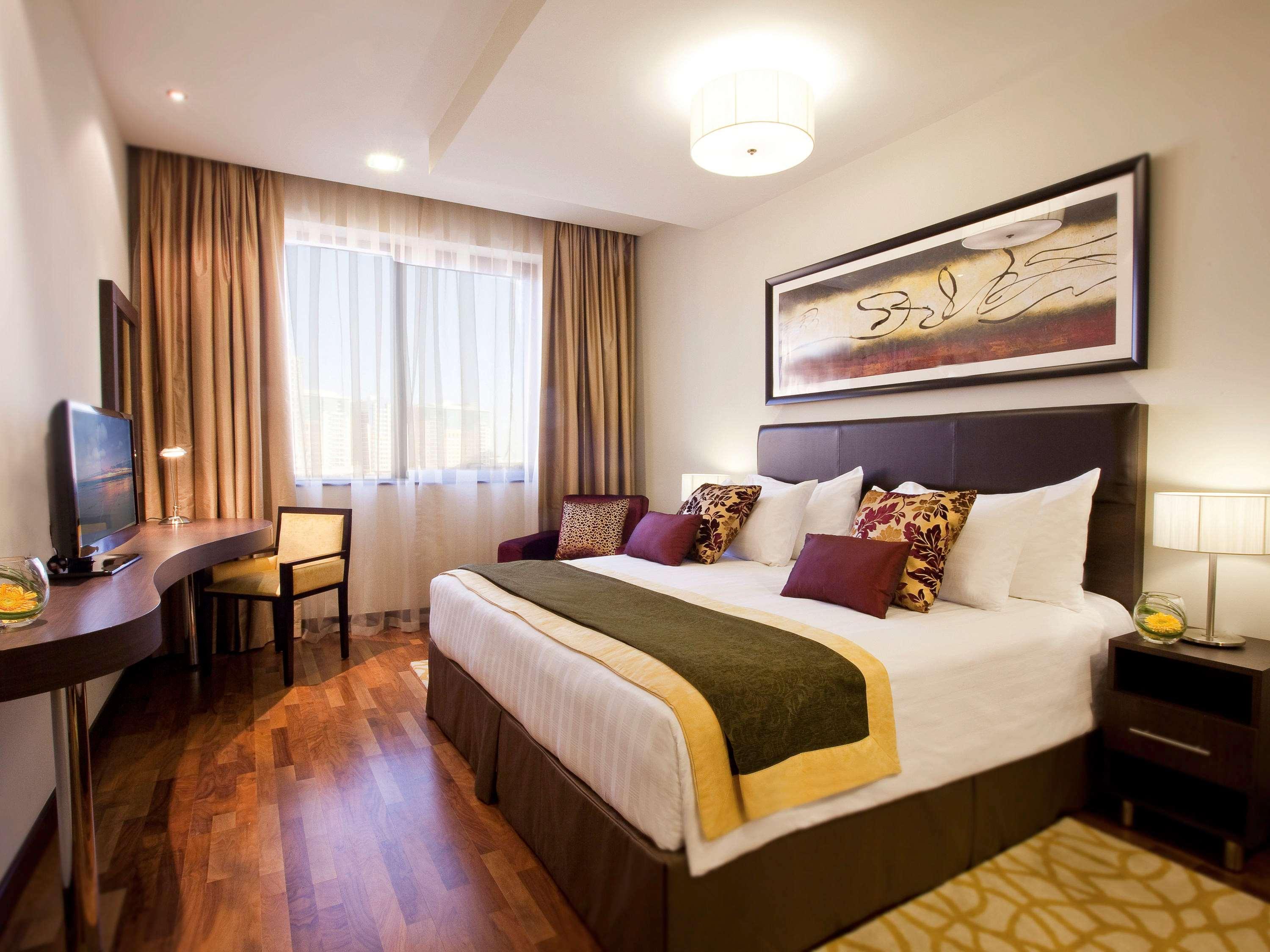 Moevenpick Hotel Apartments Al Mamzar Dubai Bagian luar foto A bedroom at the hotel