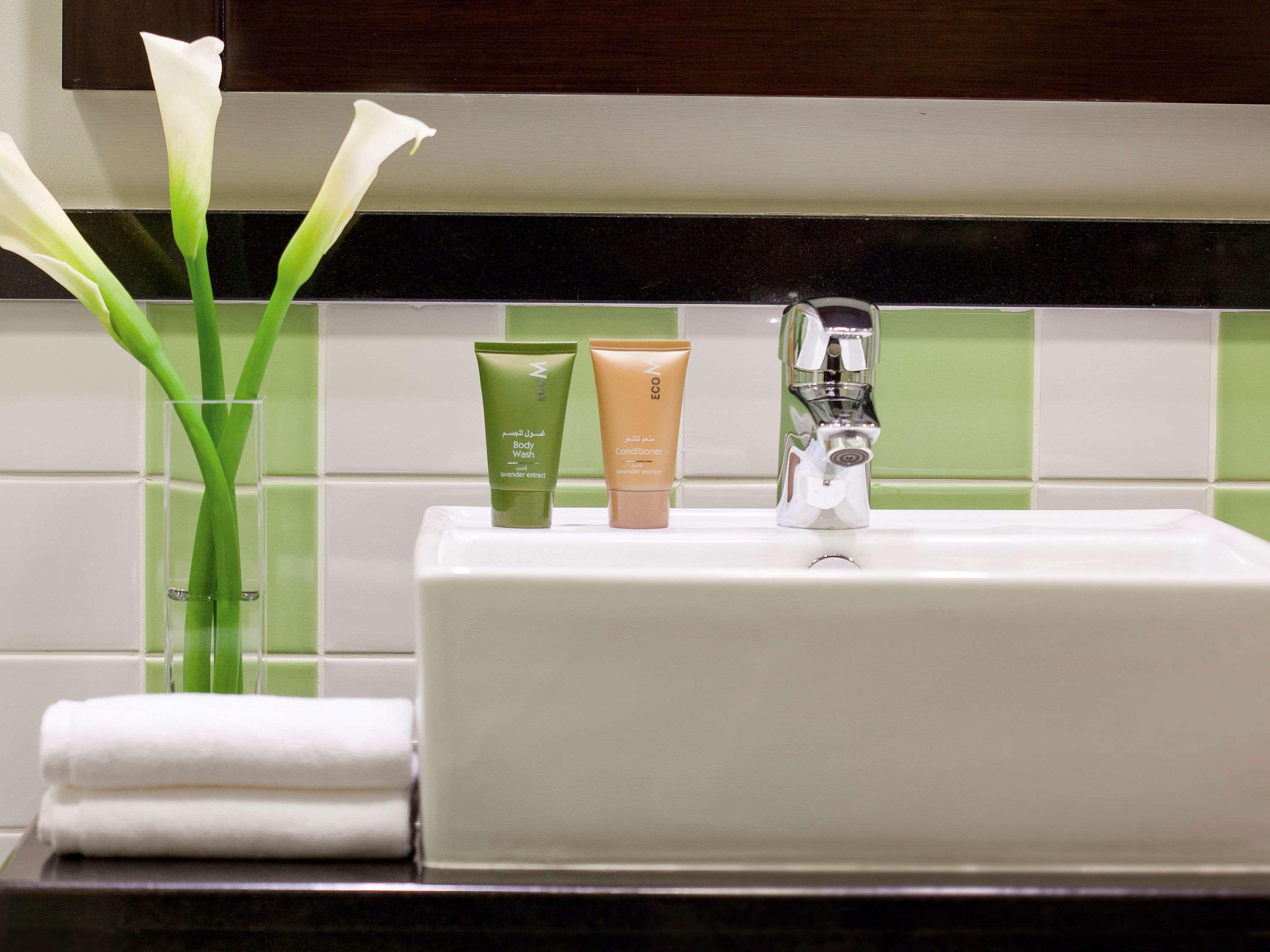 Moevenpick Hotel Apartments Al Mamzar Dubai Bagian luar foto Bathroom amenities
