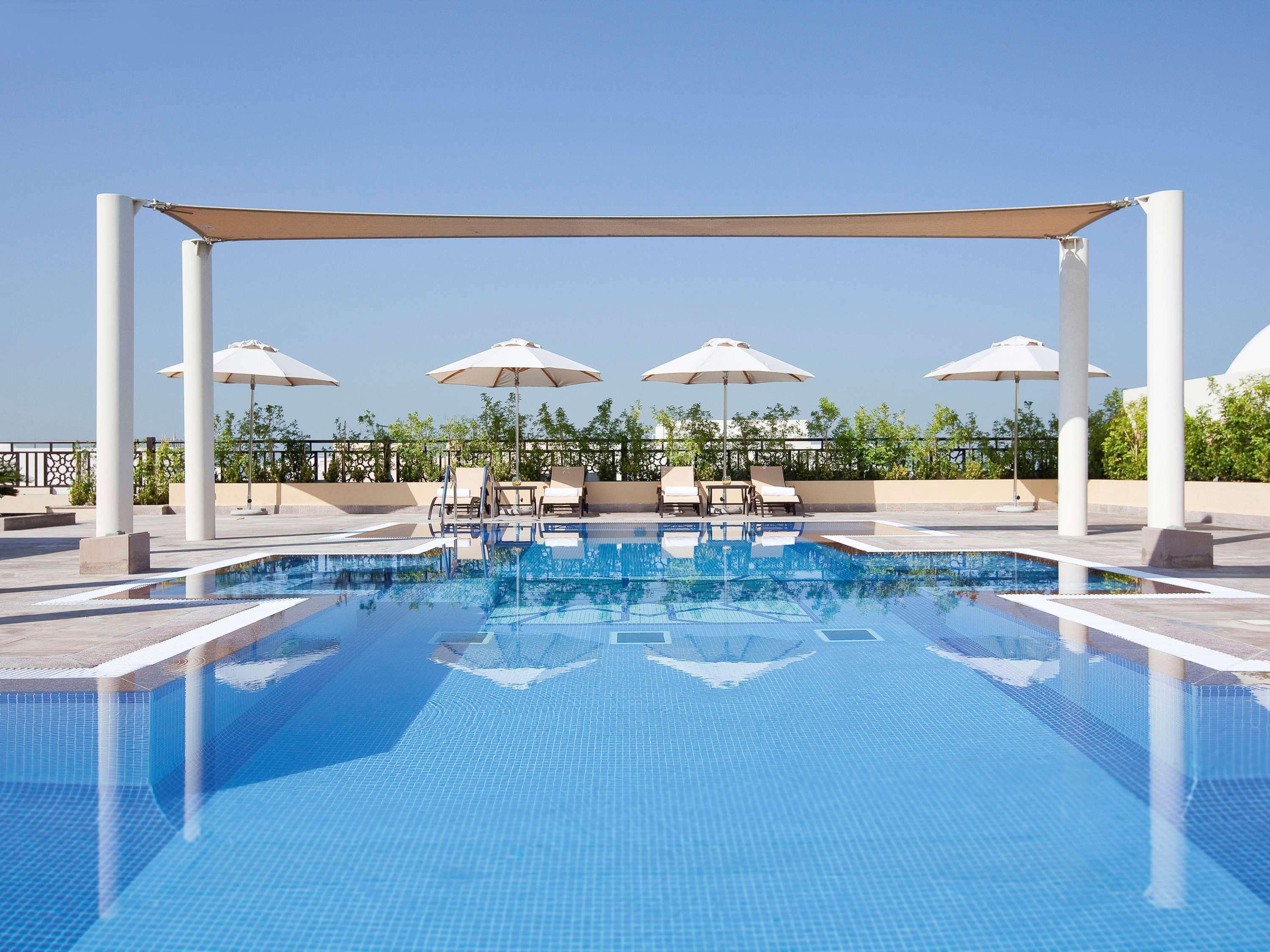 Moevenpick Hotel Apartments Al Mamzar Dubai Bagian luar foto Rooftop pool at the hotel