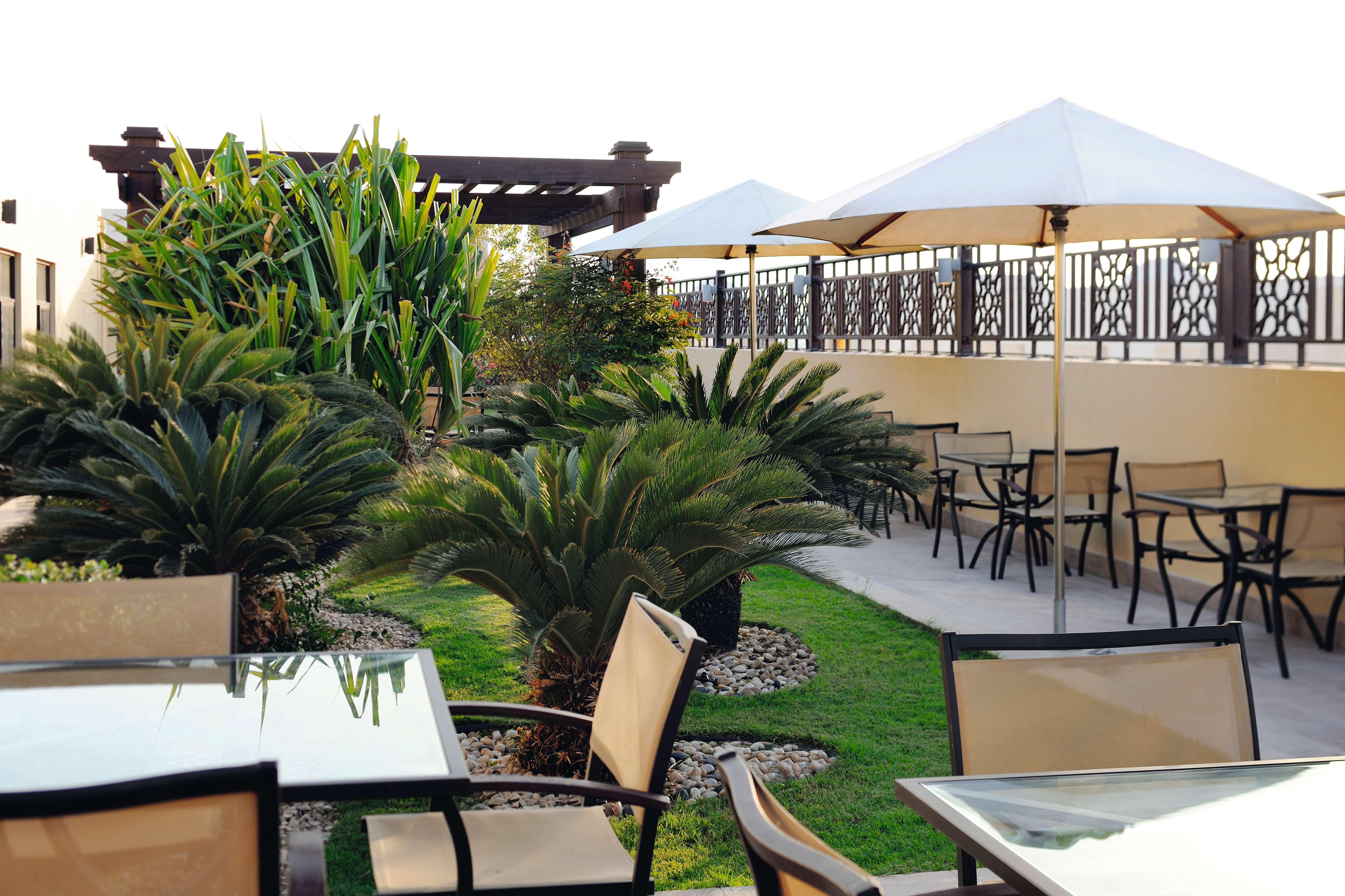 Moevenpick Hotel Apartments Al Mamzar Dubai Bagian luar foto The rooftop garden at the hotel
