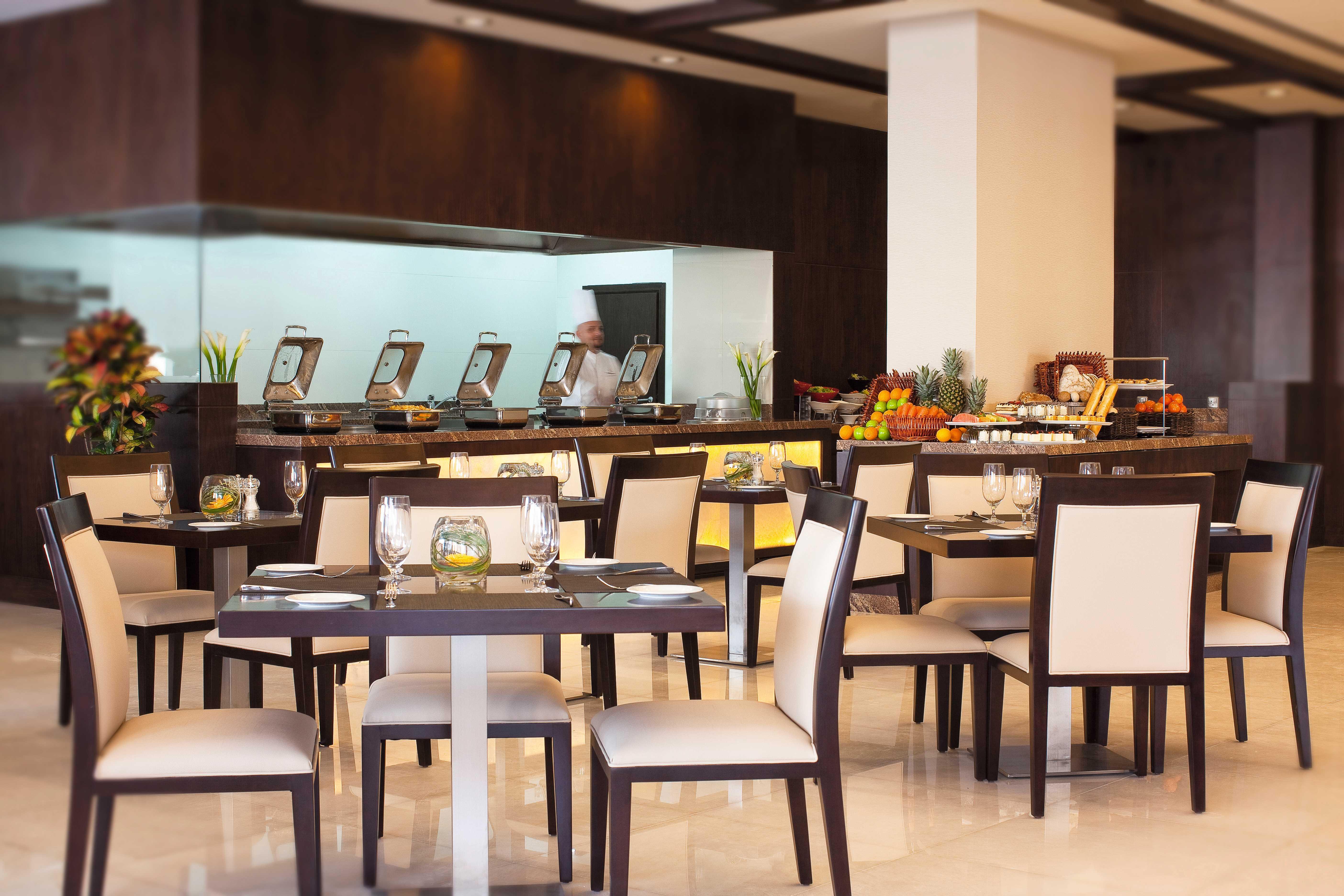 Moevenpick Hotel Apartments Al Mamzar Dubai Bagian luar foto The restaurant