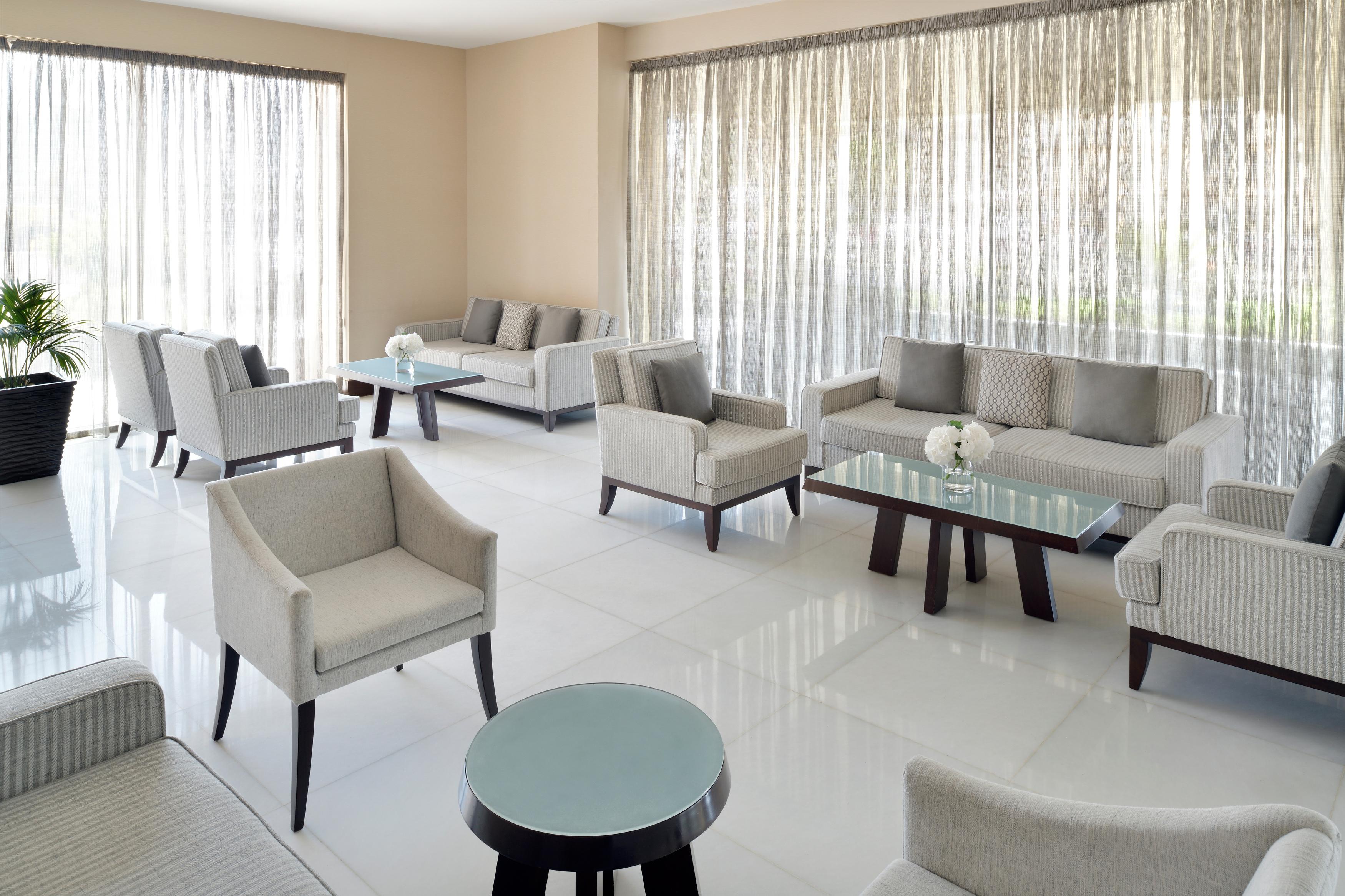 Moevenpick Hotel Apartments Al Mamzar Dubai Bagian luar foto The interior of the hotel