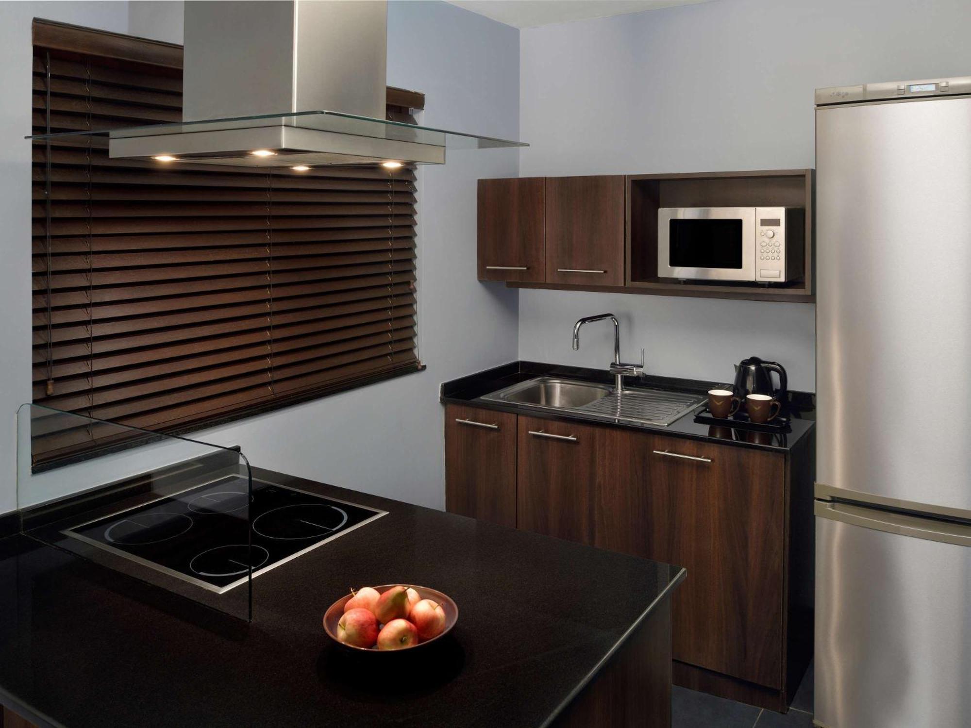 Moevenpick Hotel Apartments Al Mamzar Dubai Bagian luar foto A modern kitchen