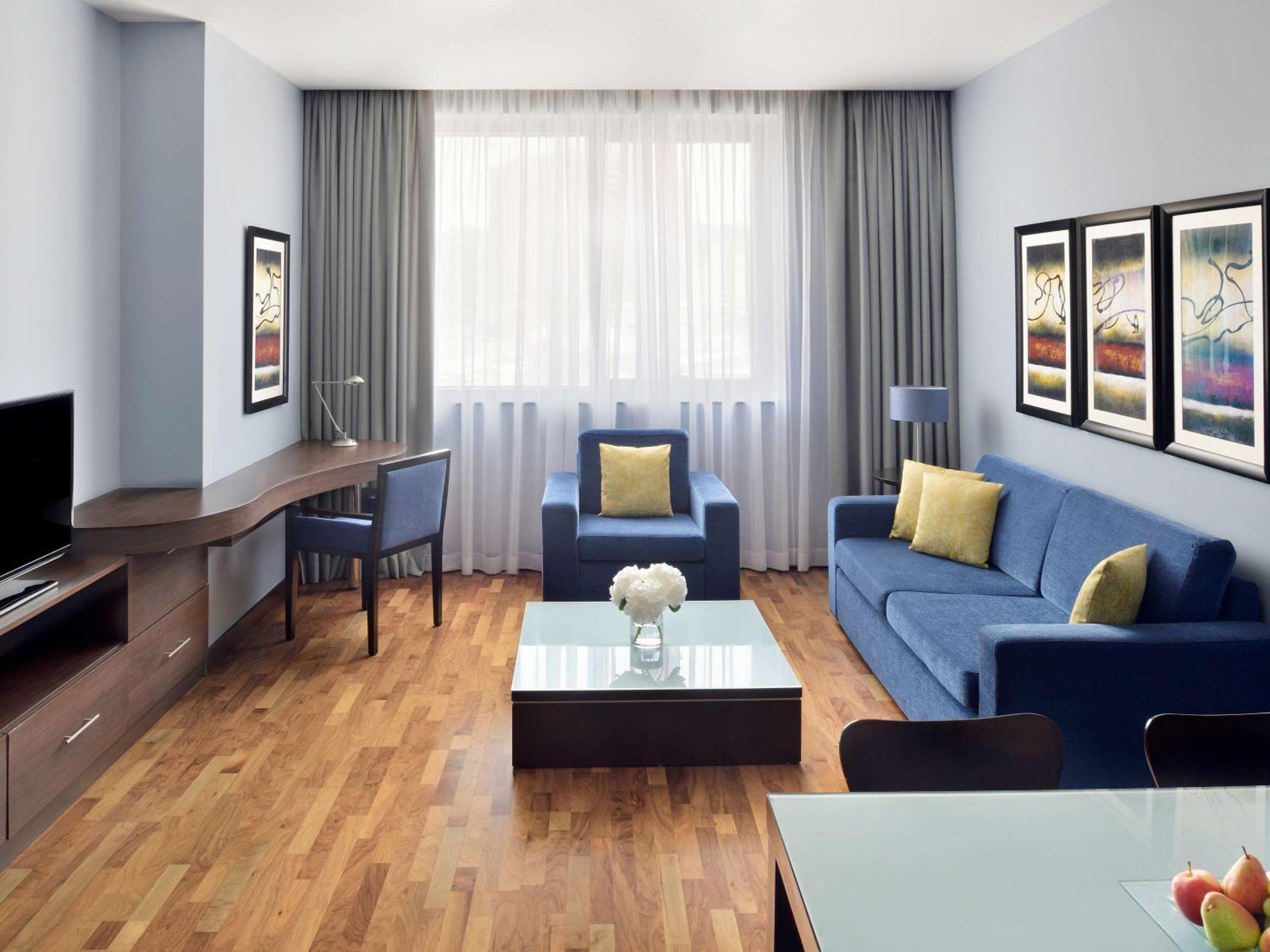 Moevenpick Hotel Apartments Al Mamzar Dubai Bagian luar foto A living room