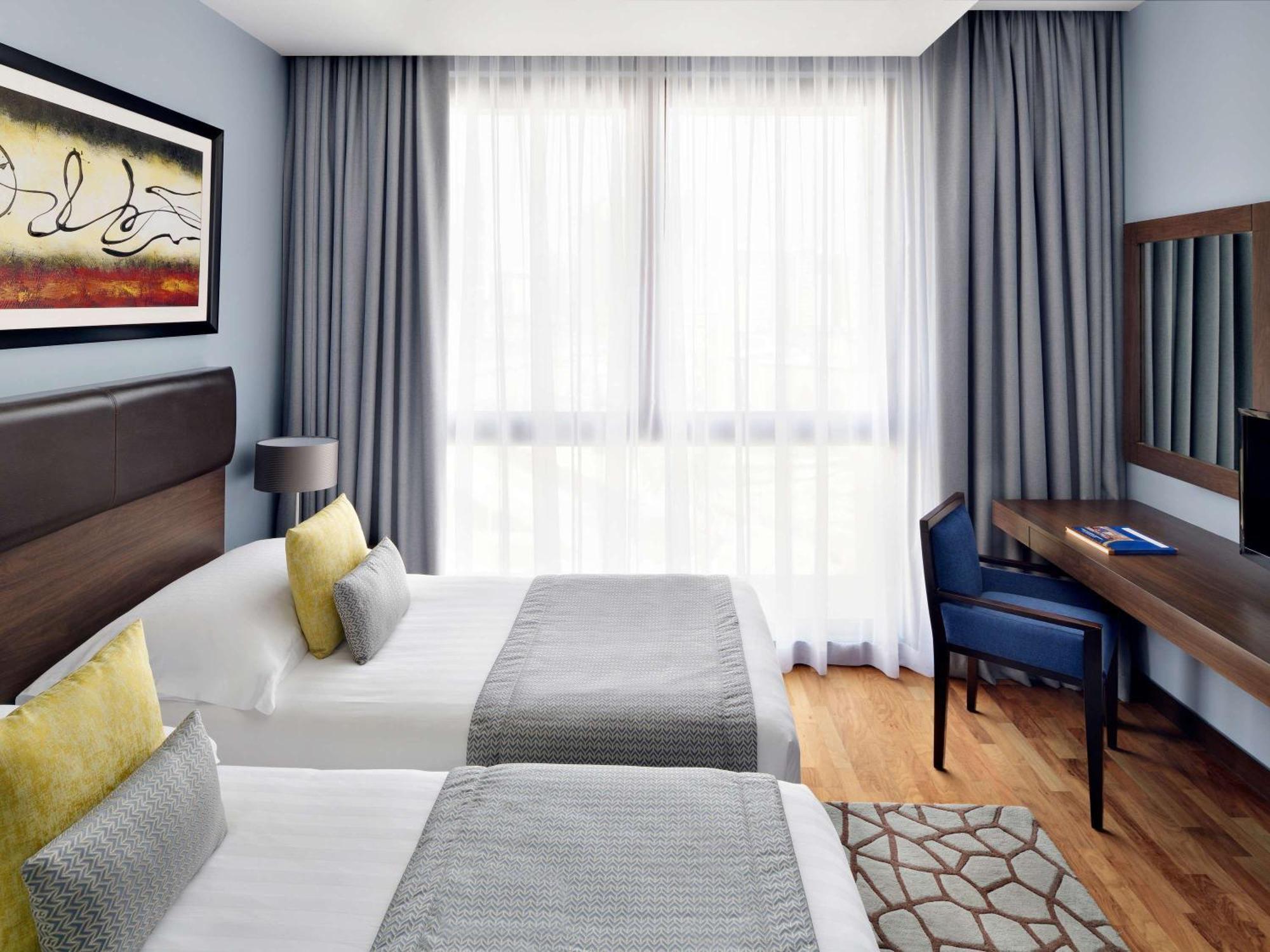 Moevenpick Hotel Apartments Al Mamzar Dubai Bagian luar foto A room at the hotel