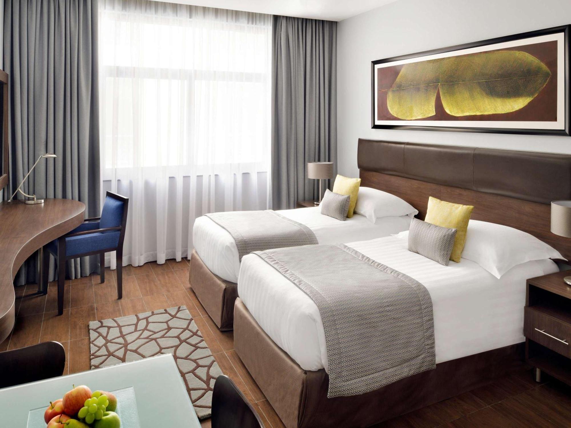 Moevenpick Hotel Apartments Al Mamzar Dubai Bagian luar foto A room at the hotel