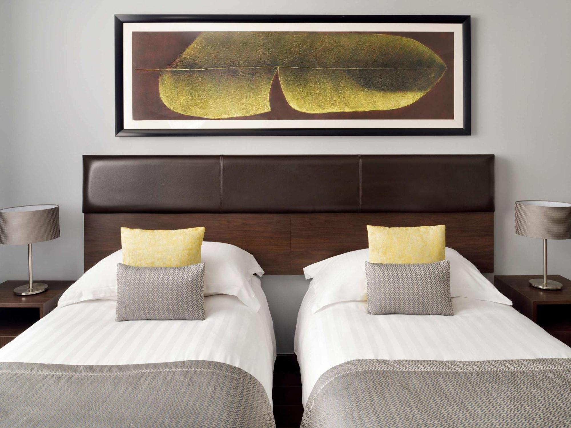 Moevenpick Hotel Apartments Al Mamzar Dubai Bagian luar foto A room at the hotel