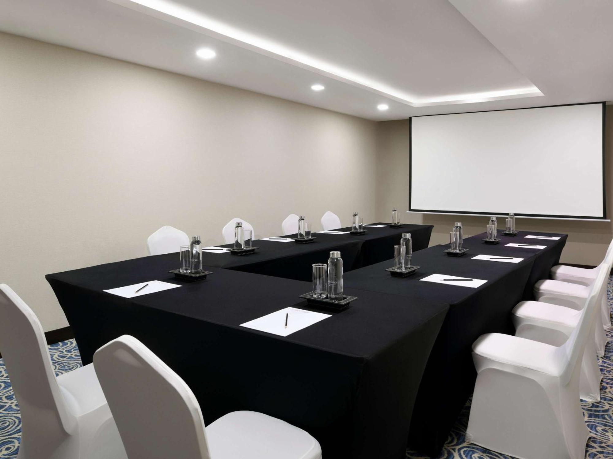 Moevenpick Hotel Apartments Al Mamzar Dubai Bagian luar foto Meeting room