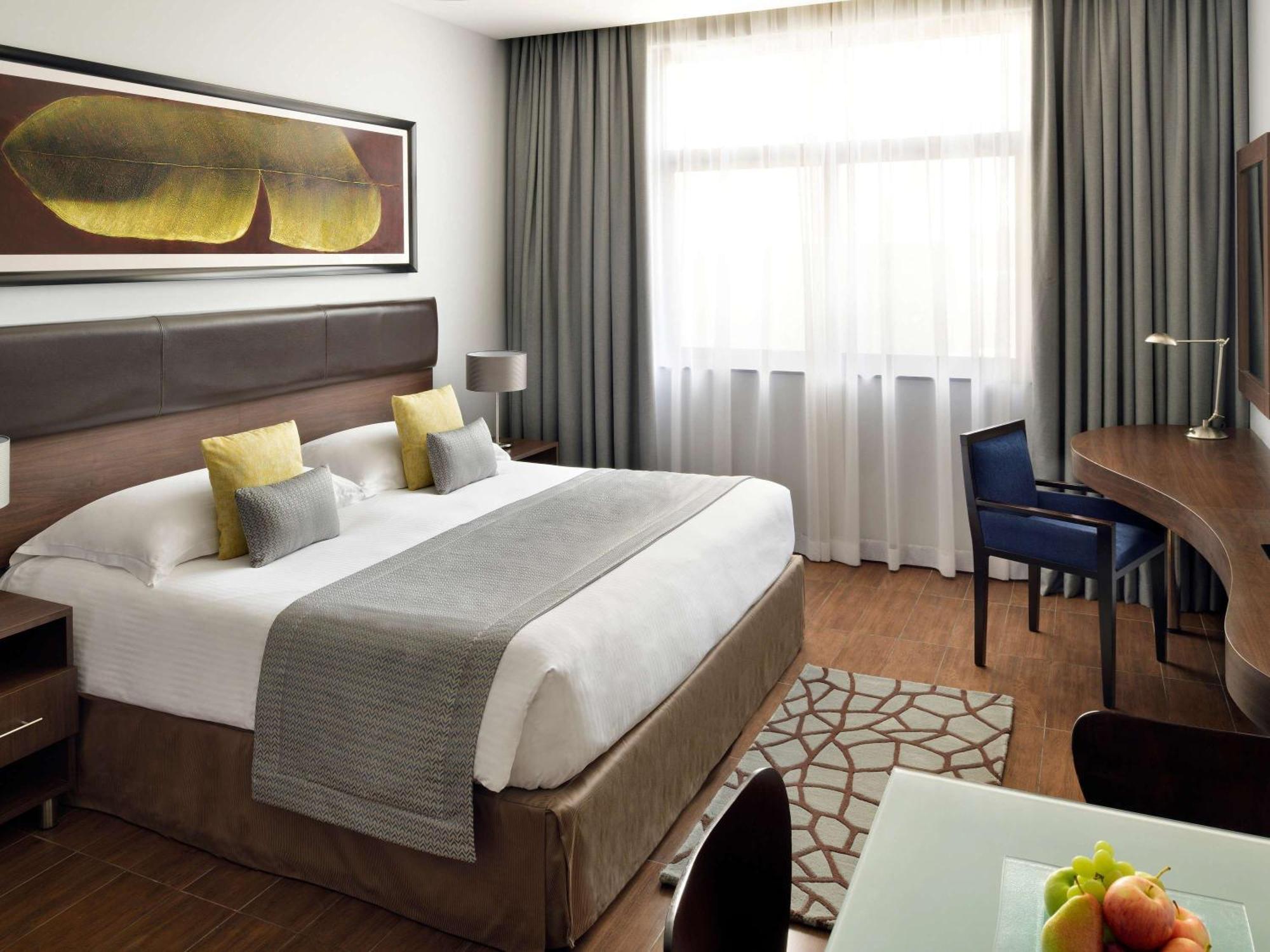 Moevenpick Hotel Apartments Al Mamzar Dubai Bagian luar foto A room at the hotel