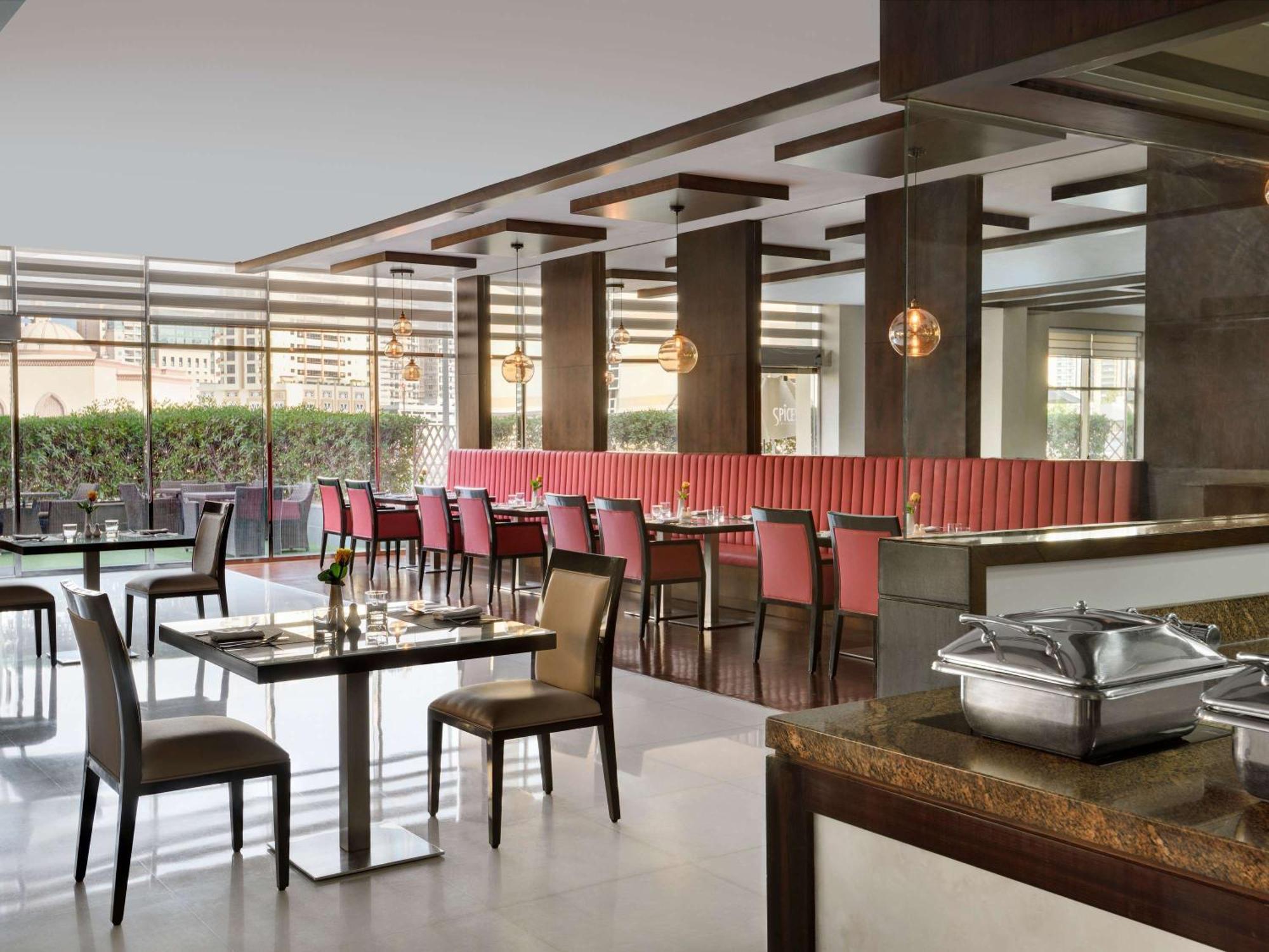 Moevenpick Hotel Apartments Al Mamzar Dubai Bagian luar foto The restaurant