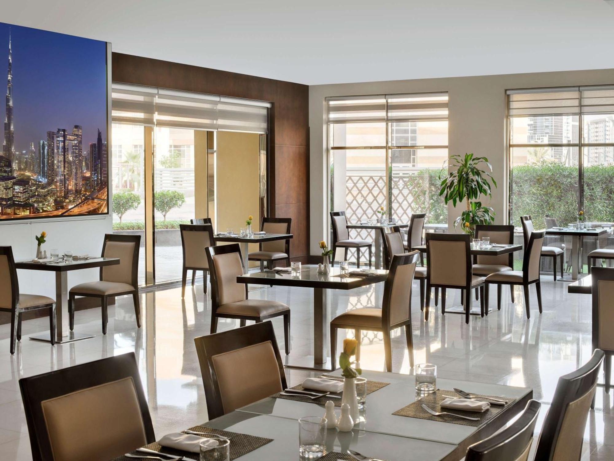 Moevenpick Hotel Apartments Al Mamzar Dubai Bagian luar foto The restaurant