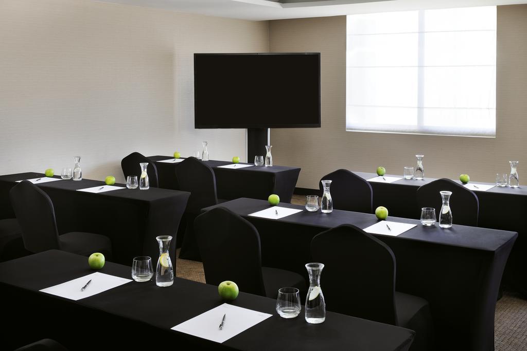 Moevenpick Hotel Apartments Al Mamzar Dubai Bagian luar foto Meeting room