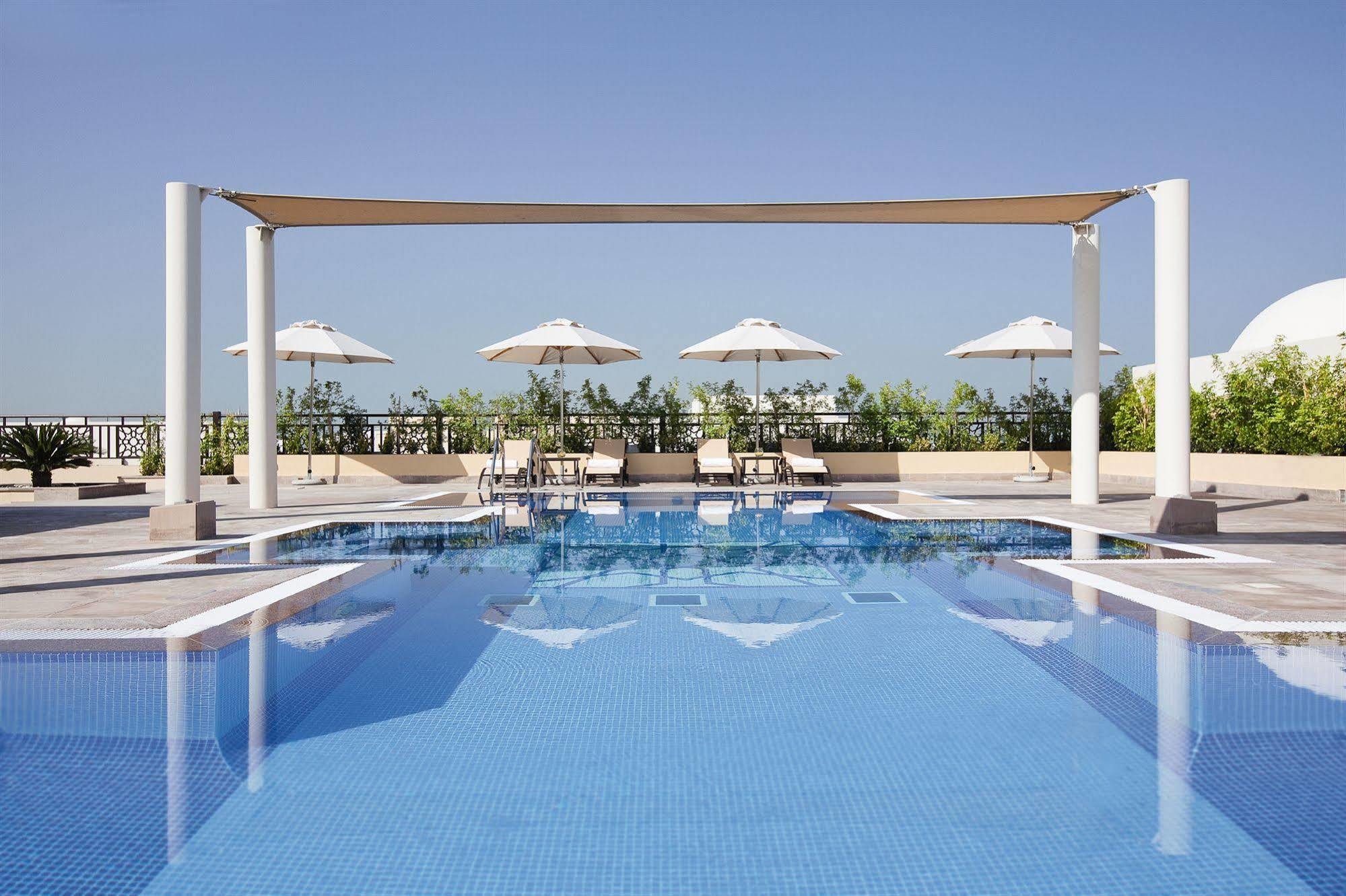 Moevenpick Hotel Apartments Al Mamzar Dubai Bagian luar foto The swimming pool at the hotel